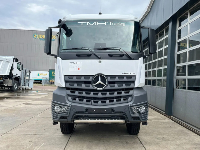 Kipper vrachtwagen Mercedes-Benz Arocs 4140 K 8x4 Meiller tipper
