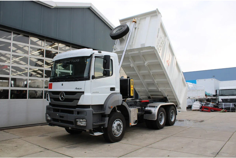 Kipper vrachtwagen Mercedes-Benz Axor 3344 K 6x4 Tipper Truck