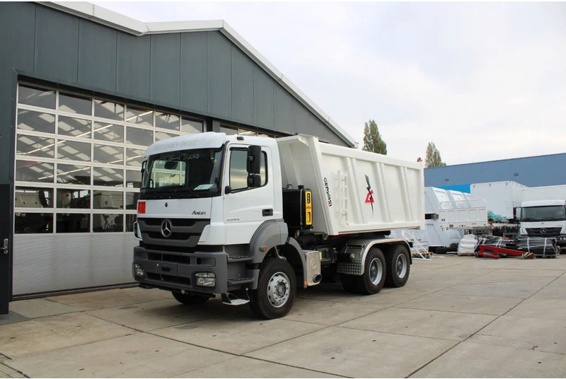 Kipper vrachtwagen Mercedes-Benz Axor 3344 K 6x4 Tipper Truck