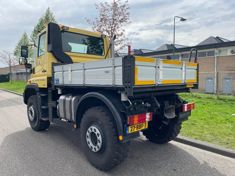 Kipper vrachtwagen Mercedes-Benz unimog U400
