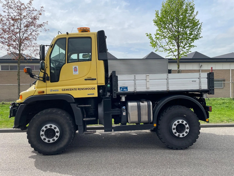 Kipper vrachtwagen Mercedes-Benz unimog U400