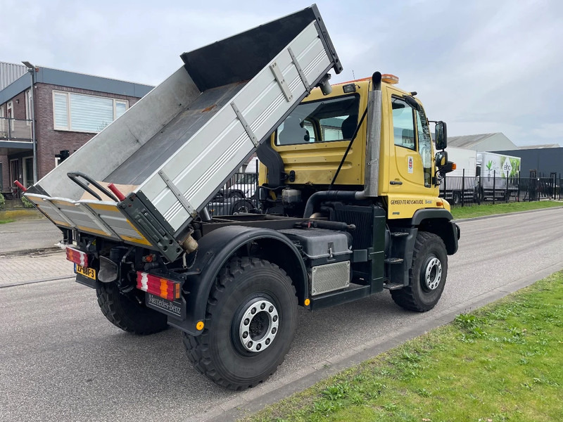 Kipper vrachtwagen Mercedes-Benz unimog U400
