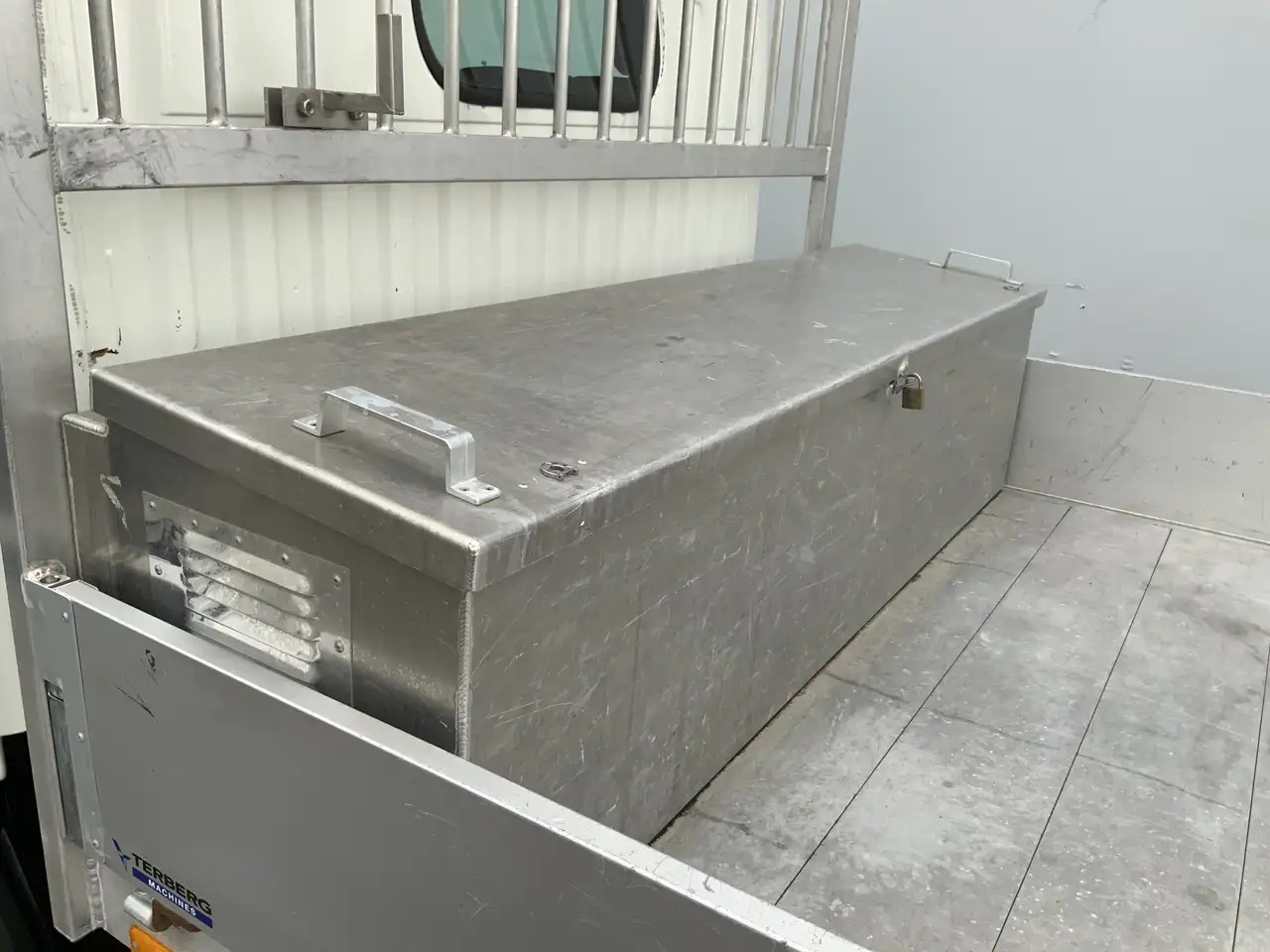 Kipper vrachtwagen Nissan NT400 32.12 2.5 dCi 250 Kipper Trekhaak 2000 kg 3