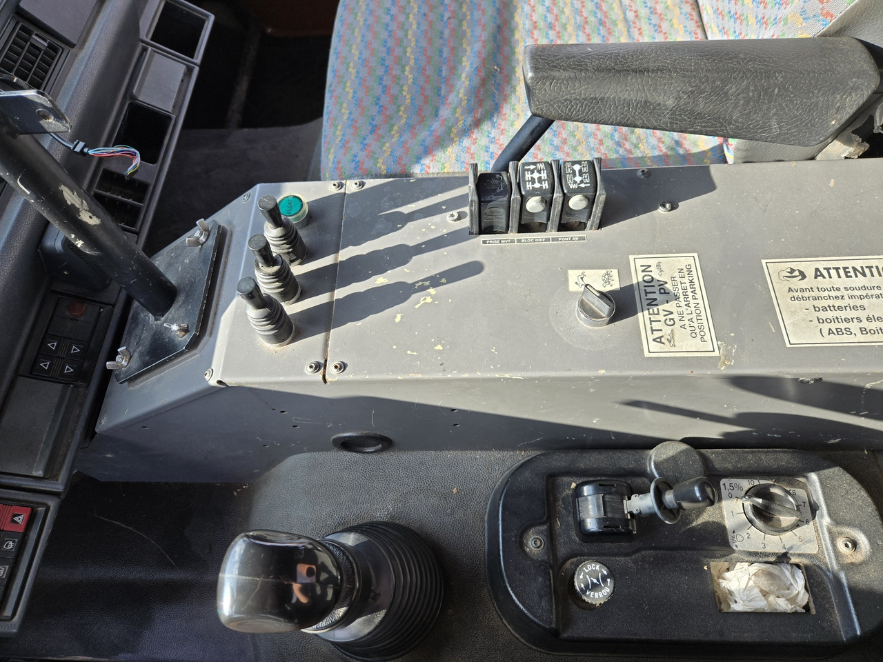 Kipper vrachtwagen Renault G250 4x4