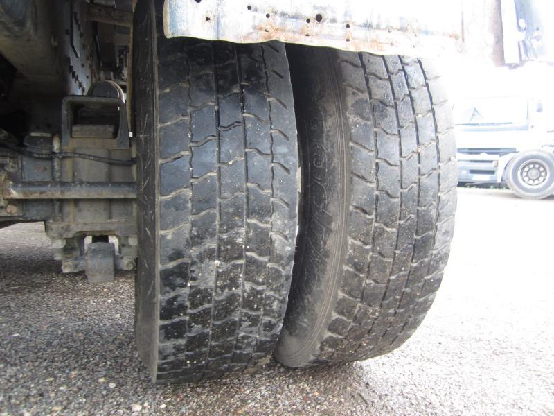 Kipper vrachtwagen Renault Kerax 320 DCI