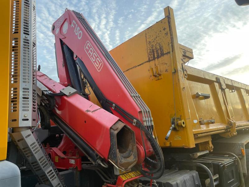 Kipper vrachtwagen Renault Kerax 370 DCI