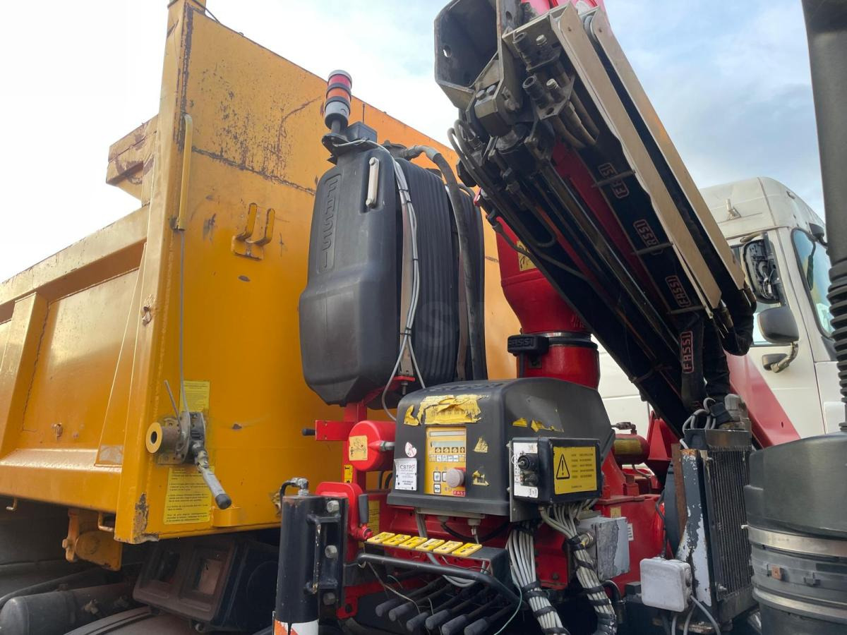 Kipper vrachtwagen Renault Kerax 370 DCI