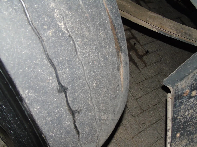 Kipper vrachtwagen Renault Kerax 410DXI + 8X4 + MANUAL + SPRING