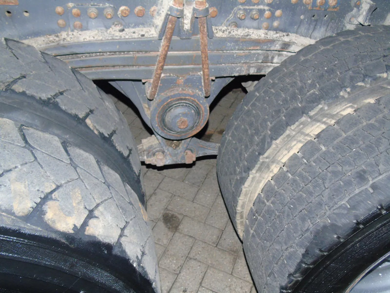 Kipper vrachtwagen Renault Kerax 410DXI + 8X4 + MANUAL + SPRING