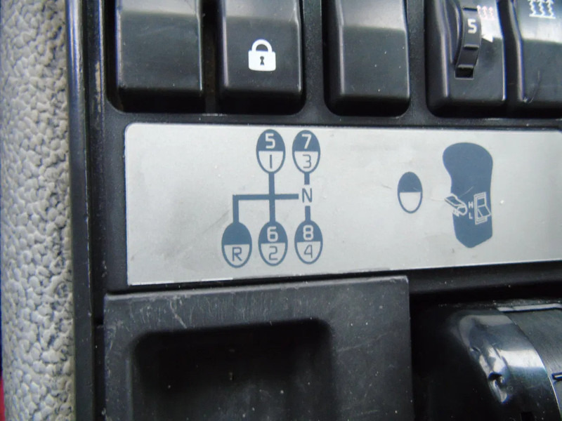 Kipper vrachtwagen Renault Kerax 410DXI + 8X4 + MANUAL + SPRING