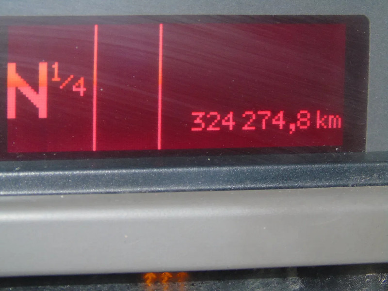 Kipper vrachtwagen Renault Kerax 410DXI + 8X4 + MANUAL + SPRING