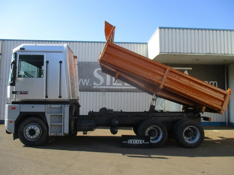Kipper vrachtwagen Renault Magnum AE 385 TI , 6x4, 3 Way Tipper ,Manual , Airco ,Spring suspension