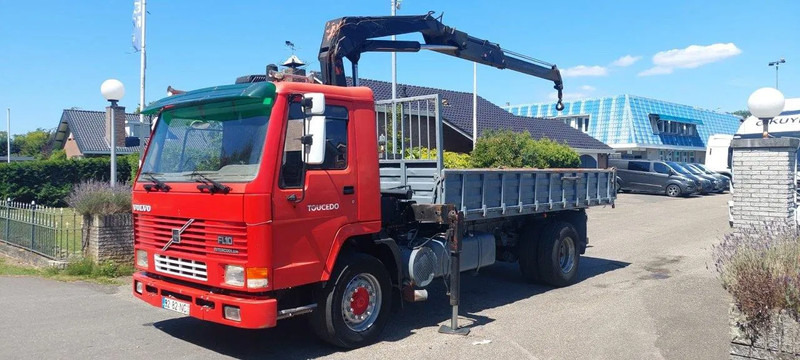 Kipper vrachtwagen Volvo FL 10.320 4x2 Kipper Crane Steel Suspension