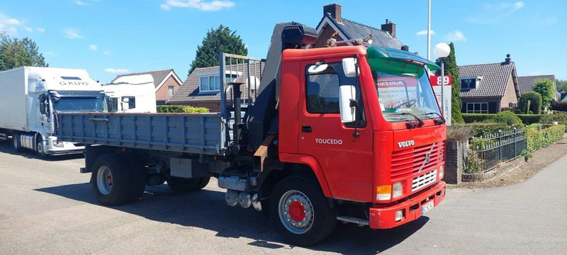 Kipper vrachtwagen Volvo FL 10.320 4x2 Kipper Crane Steel Suspension