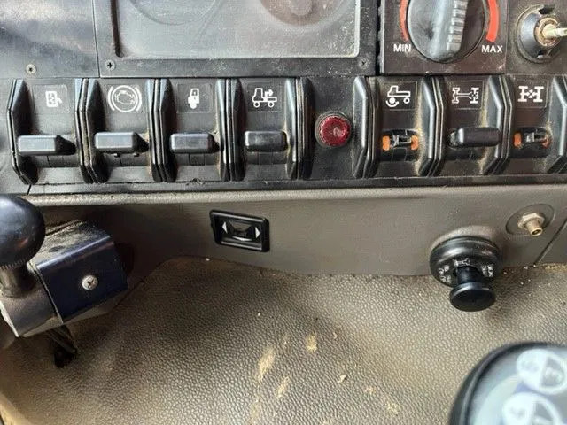 Kipper vrachtwagen Volvo FL 12.380 6x6 FULL STEEL SUSPENSION MEILLER KIPPER (EURO 2 / MANUAL GEARBOX / REDUCTION AXLES / FULL STEEL SUSPENSION)