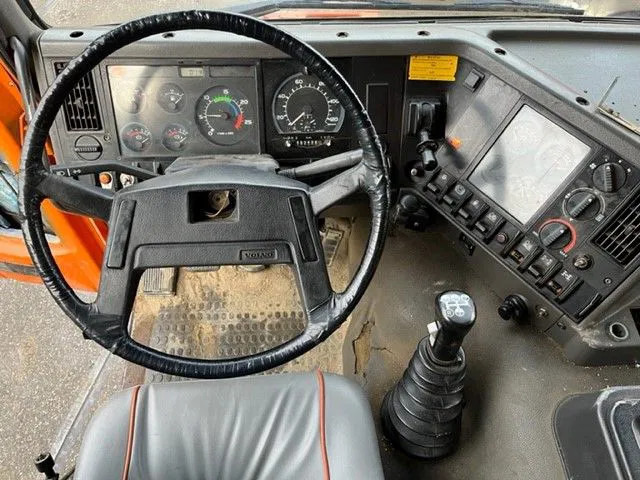 Kipper vrachtwagen Volvo FL 12.380 6x6 FULL STEEL SUSPENSION MEILLER KIPPER (EURO 2 / MANUAL GEARBOX / REDUCTION AXLES / FULL STEEL SUSPENSION)
