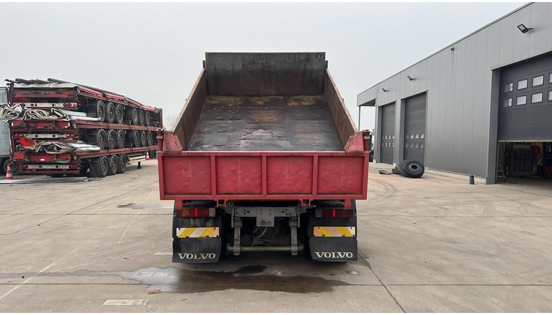 Kipper vrachtwagen Volvo FM 10 - 320 (POMPE MANUELLE / MANUAL PUMP / MANUAL GEARBOX / BOITE MANUELLE)