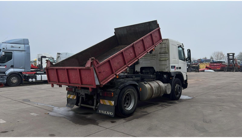 Kipper vrachtwagen Volvo FM 10 - 320 (POMPE MANUELLE / MANUAL PUMP / MANUAL GEARBOX / BOITE MANUELLE)