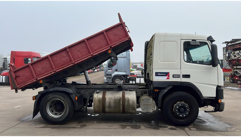 Kipper vrachtwagen Volvo FM 10 - 320 (POMPE MANUELLE / MANUAL PUMP / MANUAL GEARBOX / BOITE MANUELLE)