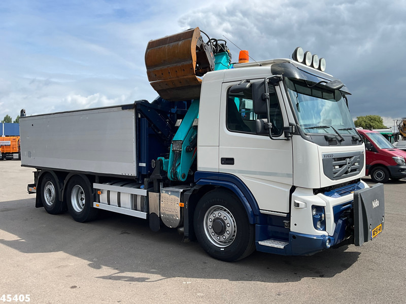 Kipper vrachtwagen Volvo FM 330 6x2/6x4 Hydrodrive HMF 16 Tonmeter Z-kraan
