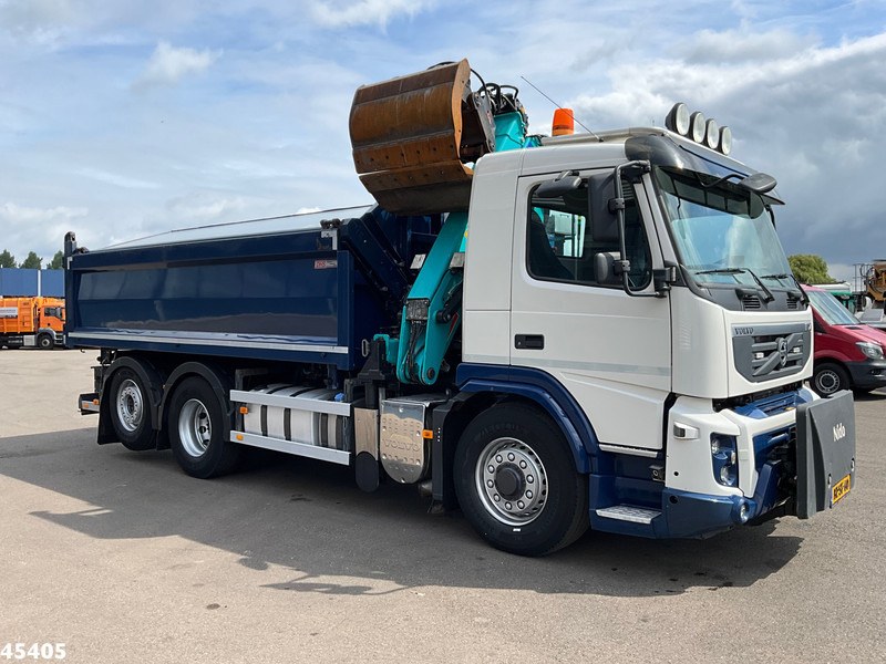 Kipper vrachtwagen Volvo FM 330 HMF 16 Tonmeter Z-kraan