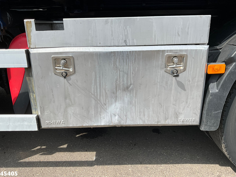 Kipper vrachtwagen Volvo FM 330 HMF 16 Tonmeter Z-kraan