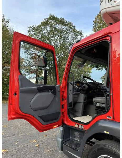 Koelwagen vrachtwagen DAF LF 45 220 L Tief Kühl TK TS 500e 12to STS Koffer
