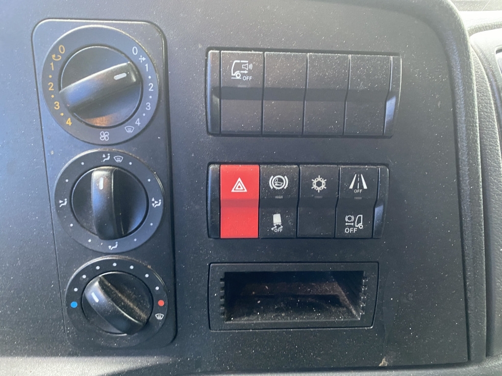 Koelwagen vrachtwagen Mercedes-Benz 1523 L Atego / Dhollandia LBW