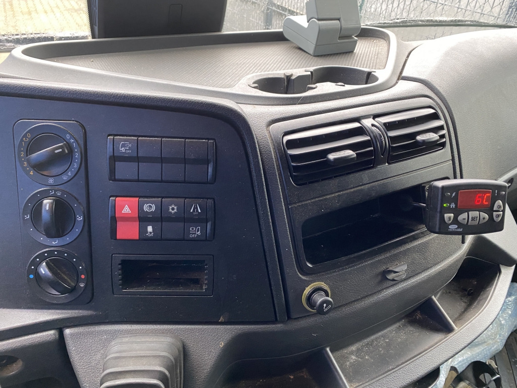 Koelwagen vrachtwagen Mercedes-Benz 1523 L Atego / Dhollandia LBW