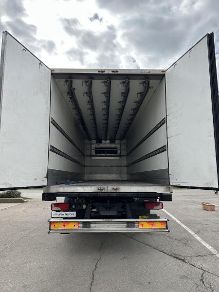 Koelwagen vrachtwagen Scania P410 6x2 Fleisch LKW ZUG KRONE Rohrbahnen Vector 1550