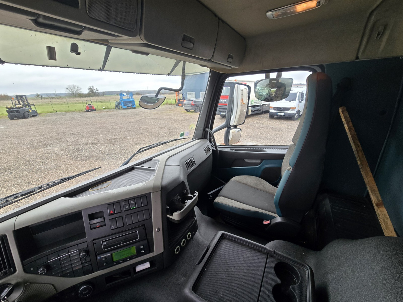 Koelwagen vrachtwagen VOLVO FM 370 - ThermoKing - meat Rail