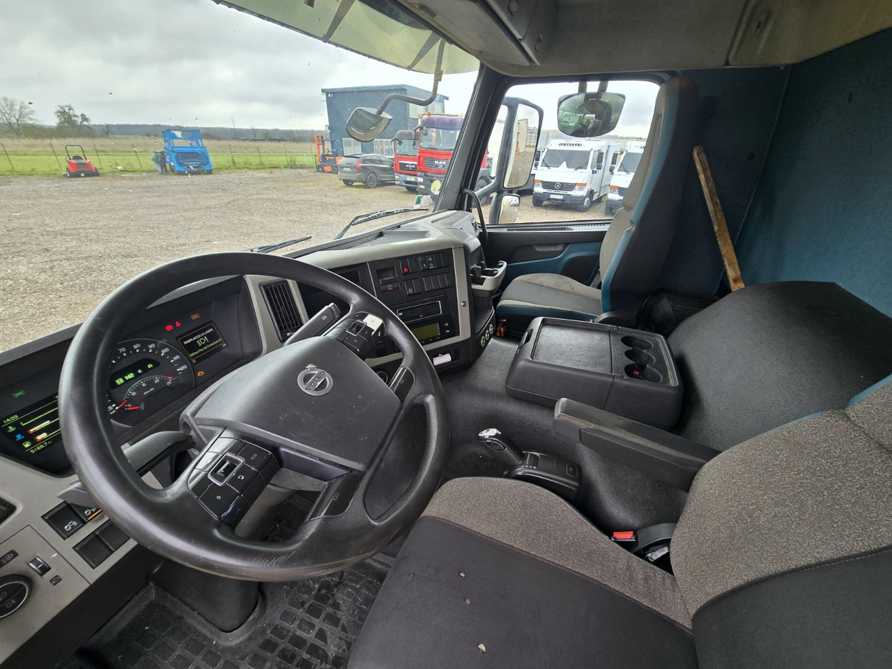 Koelwagen vrachtwagen VOLVO FM 370 - ThermoKing - meat Rail