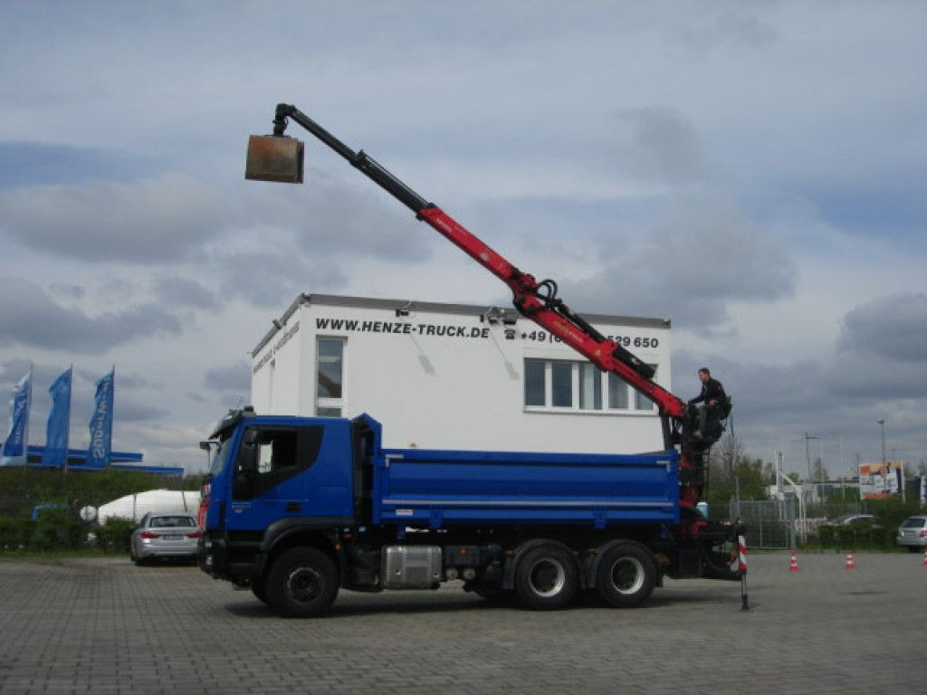 Kraanwagen Iveco TRACKER 260T50 6x4 3-Achs Kipper Heckkran Espilo