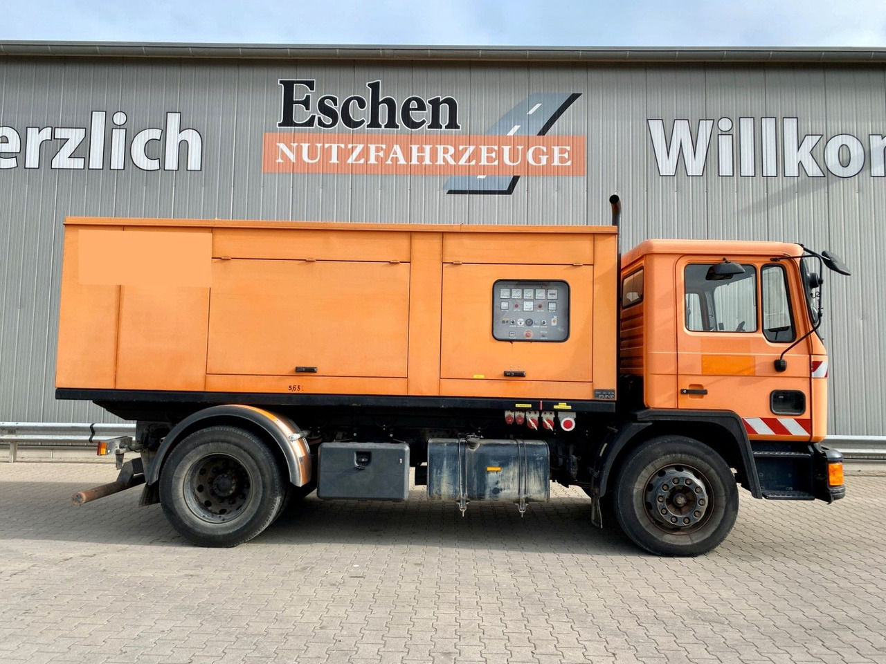 Vrachtwagen MAN 18.272 Polyma Stromaggregat/168kW | 3x Sitze*AHK