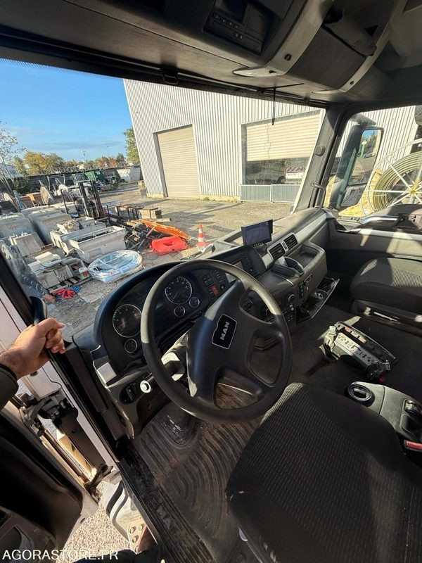 Vrachtwagen MAN 8x4 - 32-400 BiBenne grue - 11.2014 / 375000 KM