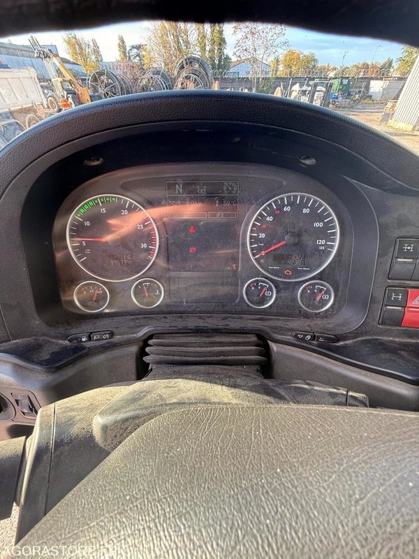 Vrachtwagen MAN 8x4 - 32-400 BiBenne grue - 11.2014 / 375000 KM