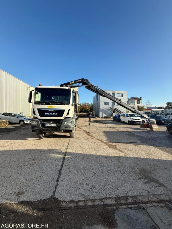 Vrachtwagen MAN 8x4 - 32-400 BiBenne grue - 11.2014 / 375000 KM