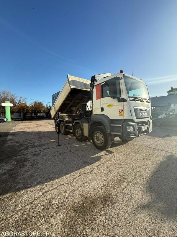 Vrachtwagen MAN 8x4 - 32-400 BiBenne grue - 11.2014 / 375000 KM