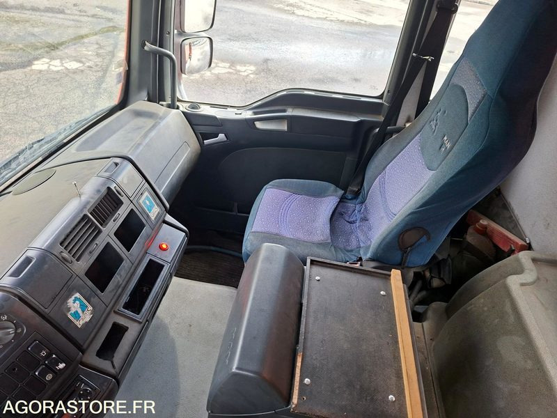 Vrachtwagen MAN TGA 26.350 6X4 - 2005 / 517380 KM (P2101806)