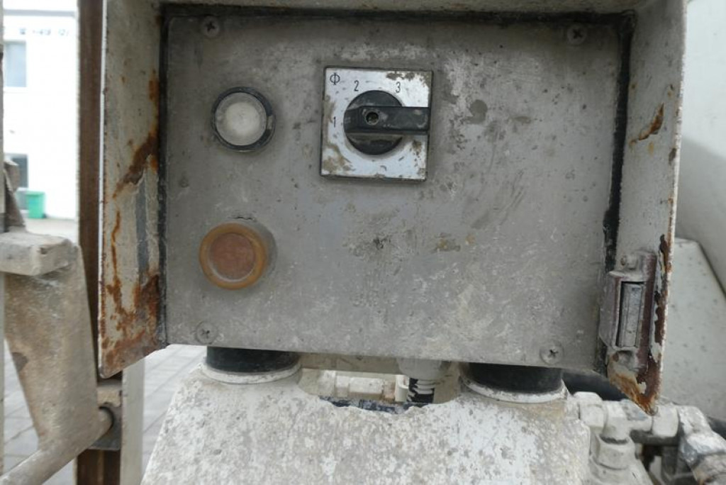 Vrachtwagen MERCEDES-BENZ Actros 3235 B 8x4 Betonmischer Stetter 9m³ -Deutsch