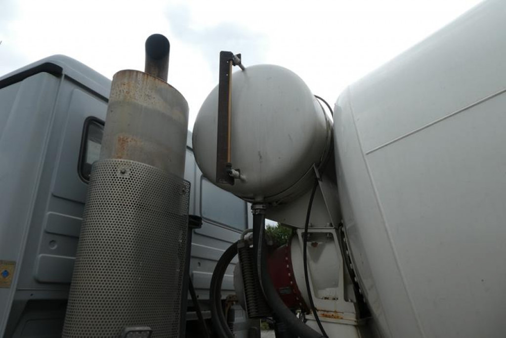 Vrachtwagen MERCEDES-BENZ Actros 3235 B 8x4 Betonmischer Stetter 9m³ -Deutsch