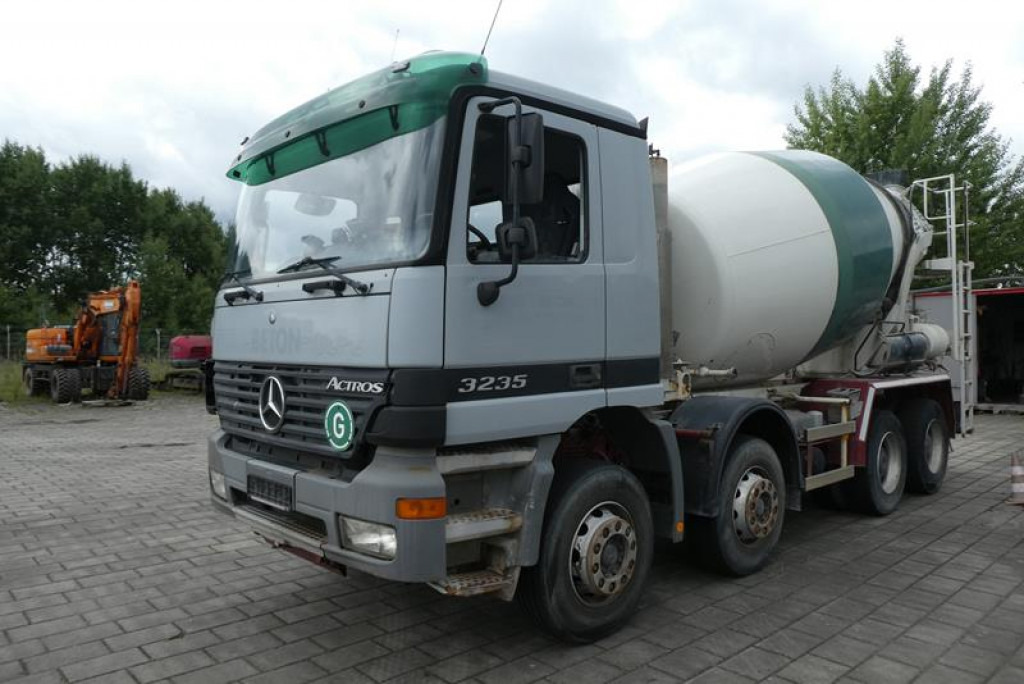 Vrachtwagen MERCEDES-BENZ Actros 3235 B 8x4 Betonmischer Stetter 9m³ -Deutsch