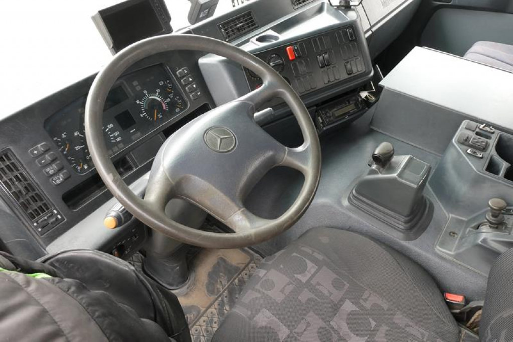 Vrachtwagen MERCEDES-BENZ Actros 3235 B 8x4 Betonmischer Stetter 9m³ -Deutsch