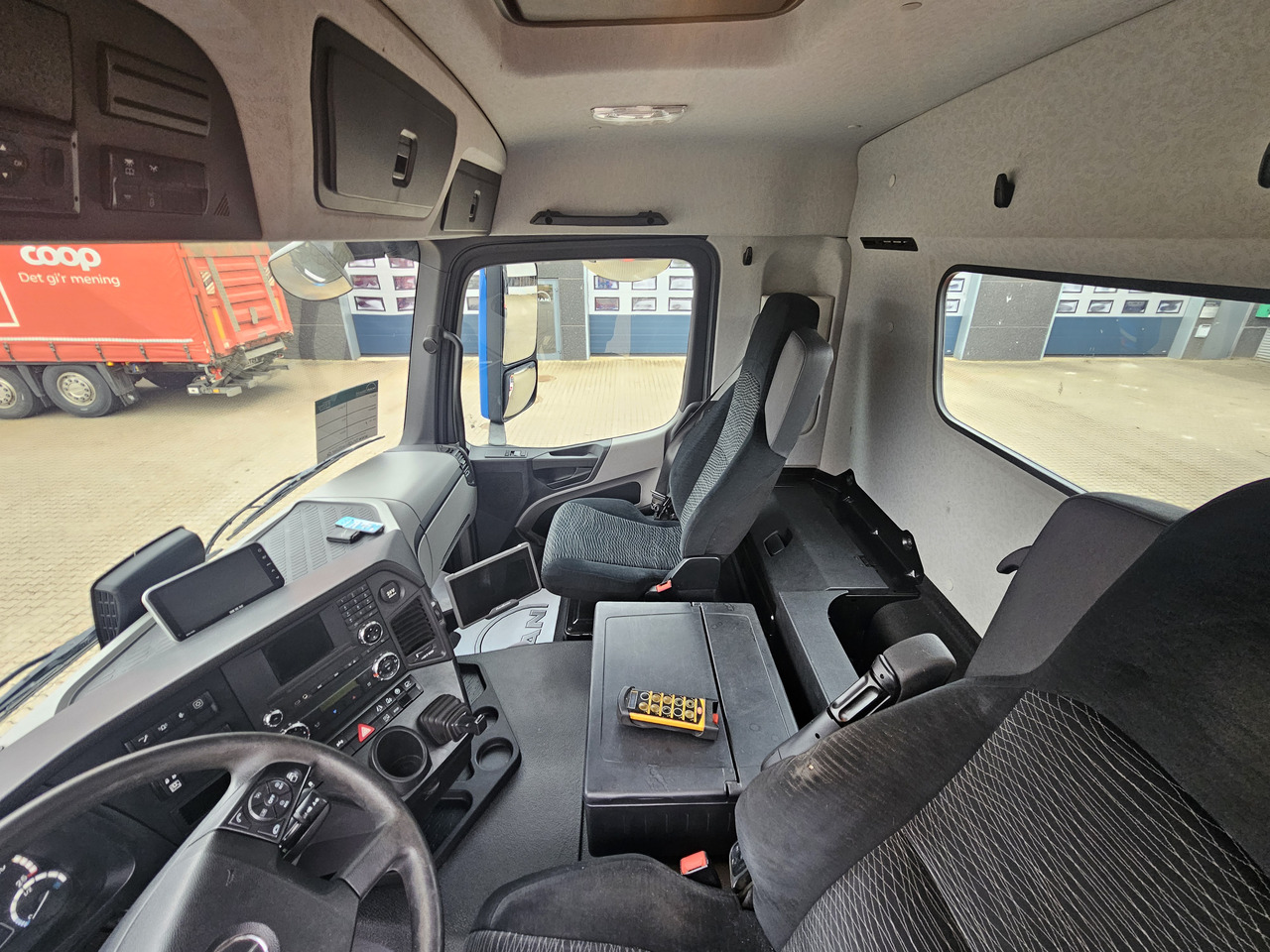 Containertransporter/ Wissellaadbak vrachtwagen Mercedes Antos 2545: afbeelding 18