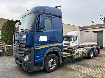 Containertransporter/ Wissellaadbak vrachtwagen Mercedes-Benz 2545: afbeelding 1