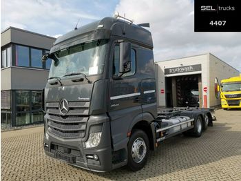 Containertransporter/ Wissellaadbak vrachtwagen Mercedes-Benz Actros 2545 / Retarder / Ladebordwand / Xenon: afbeelding 1