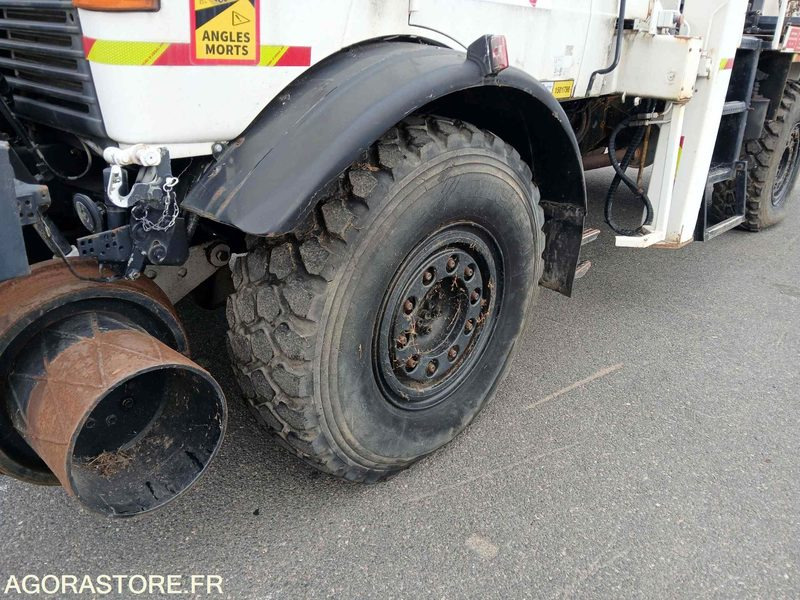 Vrachtwagen Mercedes-Benz Unimog Rail/Route benne grue - 1989/ 66131KM