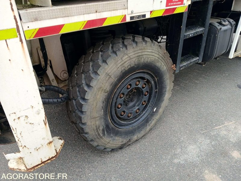 Vrachtwagen Mercedes-Benz Unimog Rail/Route benne grue - 1989/ 66131KM