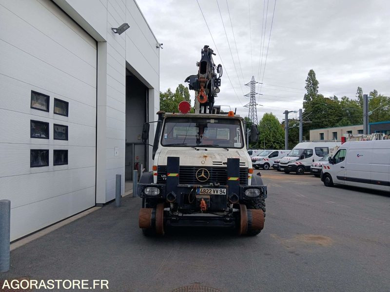 Vrachtwagen Mercedes-Benz Unimog Rail/Route benne grue - 1989/ 66131KM