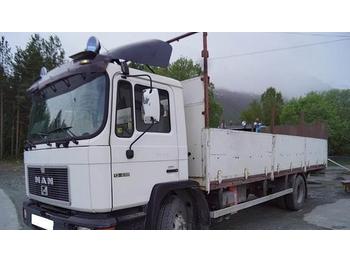 Openbakwagen vrachtwagen MAN 13.232 planbil i god stand